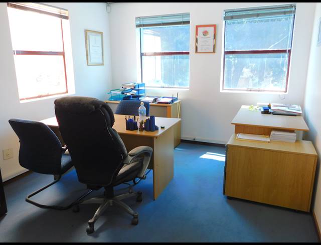 240M² OFFICE FOR SALE IN WELTEVREDEN PARK